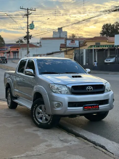 TOYOTA Hilux Caminhonete 3.0 4P 4X4 SRV TURBO DIESEL CABINE DUPLA AUTOM�TICO, Foto 1