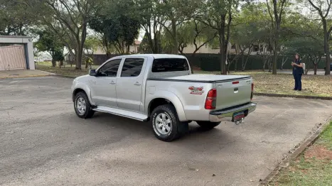 TOYOTA Hilux Caminhonete 3.0 4P 4X4 SRV TURBO DIESEL CABINE DUPLA AUTOM�TICO, Foto 8