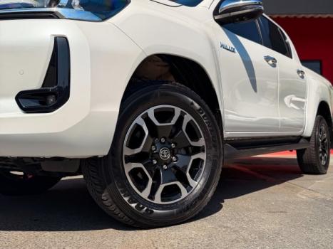 TOYOTA Hilux Caminhonete 2.8 16V SRX 4X4 DIESEL CABINE DUPLA AUTOM�TICO, Foto 4