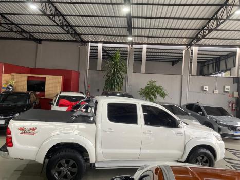 TOYOTA Hilux Caminhonete 3.0 4P 4X4 SRV TURBO DIESEL CABINE DUPLA AUTOM�TICO, Foto 4