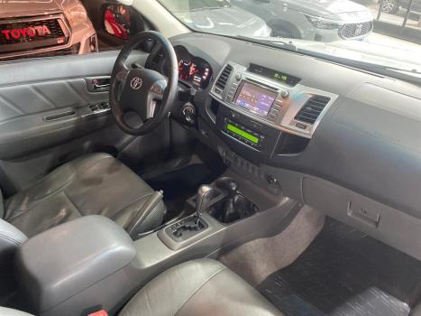 TOYOTA Hilux Caminhonete 3.0 4P 4X4 SRV TURBO DIESEL CABINE DUPLA AUTOM�TICO, Foto 16