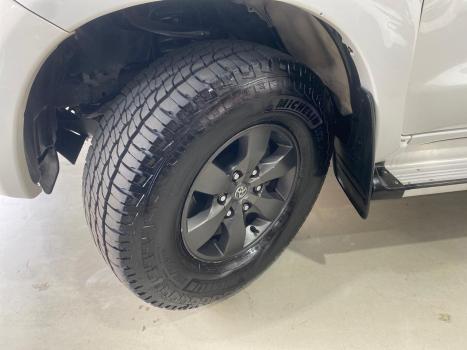 TOYOTA Hilux Caminhonete 3.0 4P 4X4 SRV TURBO DIESEL CABINE DUPLA AUTOM�TICO, Foto 17