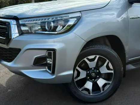 TOYOTA Hilux Caminhonete 2.8 16V SRX 4X4 TURBO DIESEL CABINE DUPLA AUTOM�TICO, Foto 2