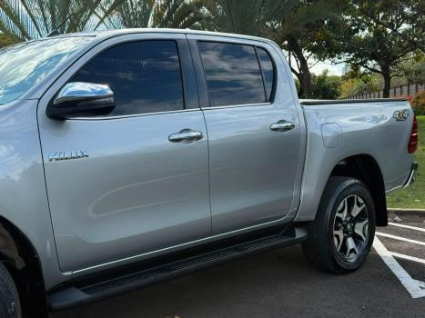 TOYOTA Hilux Caminhonete 2.8 16V SRX 4X4 TURBO DIESEL CABINE DUPLA AUTOM�TICO, Foto 3