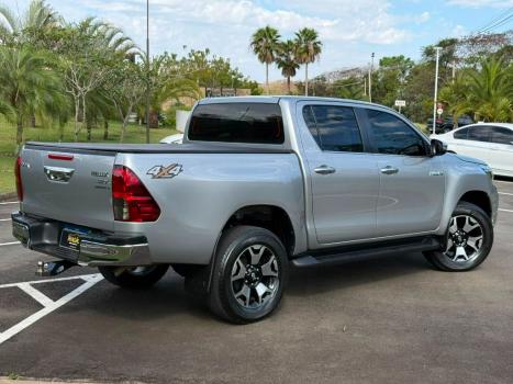 TOYOTA Hilux Caminhonete 2.8 16V SRX 4X4 TURBO DIESEL CABINE DUPLA AUTOM�TICO, Foto 4