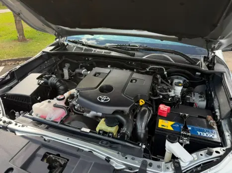 TOYOTA Hilux Caminhonete 2.8 16V SRX 4X4 TURBO DIESEL CABINE DUPLA AUTOM�TICO, Foto 13