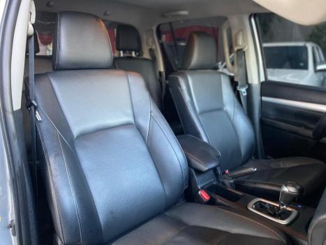TOYOTA Hilux Caminhonete 2.8 16V SRX 4X4 TURBO DIESEL CABINE DUPLA AUTOM�TICO, Foto 12