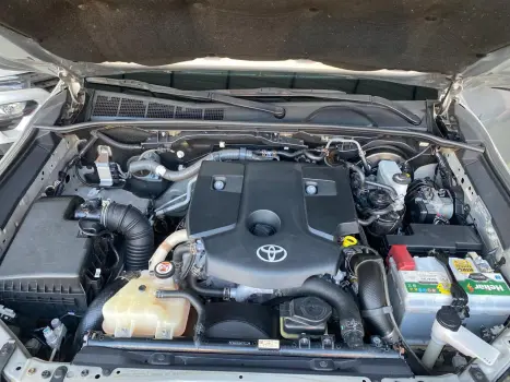 TOYOTA Hilux Caminhonete 2.8 16V SRX 4X4 TURBO DIESEL CABINE DUPLA AUTOM�TICO, Foto 17