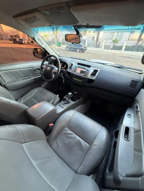 TOYOTA Hilux Caminhonete 3.0 4P 4X4 SRV TURBO DIESEL CABINE DUPLA LIMITED EDITION AUTOM�TICO, Foto 9