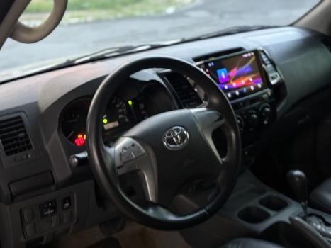 TOYOTA Hilux Caminhonete 2.7 16V 4P SRV FLEX 4X4  CABINE DUPLA AUTOMÁTICO, Foto 11