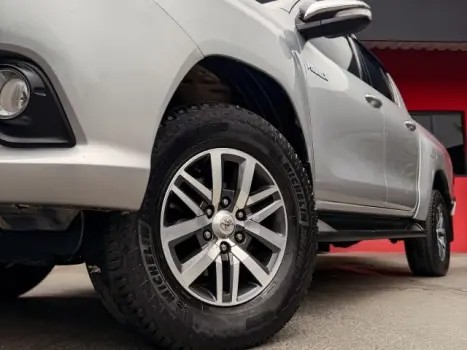 TOYOTA Hilux Caminhonete 2.8 16V SRV 4X4 DIESEL CABINE DUPLA AUTOMÁTICO, Foto 4