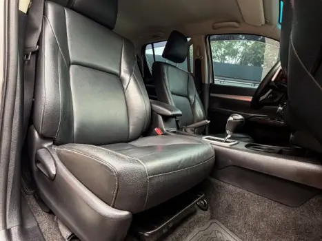 TOYOTA Hilux Caminhonete 2.8 16V SRV 4X4 DIESEL CABINE DUPLA AUTOMÁTICO, Foto 11