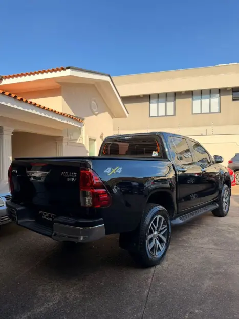 TOYOTA Hilux Caminhonete 2.7 16V 4P SRV FLEX 4X4  CABINE DUPLA AUTOMÁTICO, Foto 2