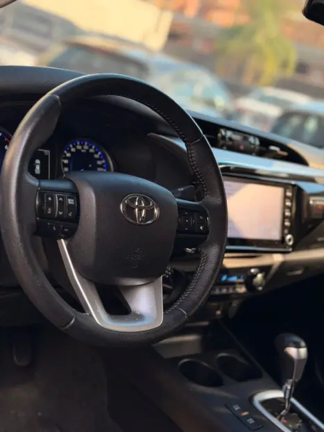 TOYOTA Hilux Caminhonete 2.7 16V 4P SRV FLEX 4X4  CABINE DUPLA AUTOMÁTICO, Foto 6