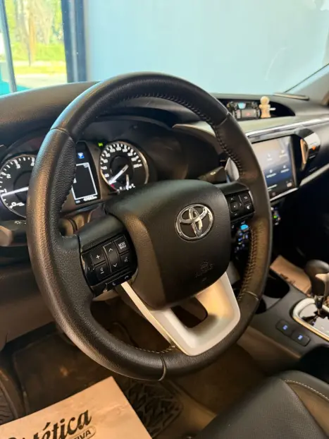 TOYOTA Hilux Caminhonete 2.8 16V SRX 4X4 TURBO DIESEL CABINE DUPLA AUTOMÁTICO, Foto 4