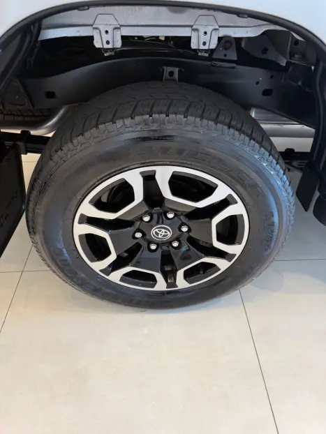 TOYOTA Hilux Caminhonete 2.8 16V SRX 4X4 TURBO DIESEL CABINE DUPLA AUTOMÁTICO, Foto 14