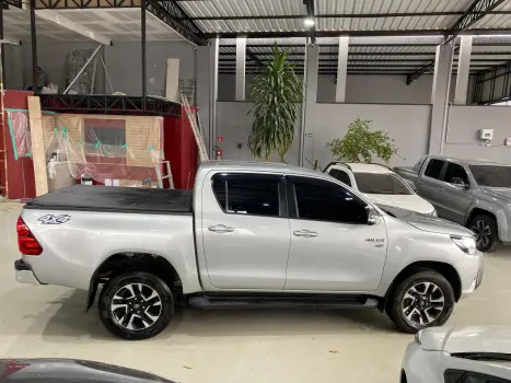 TOYOTA Hilux Caminhonete 2.7 16V 4P SRV FLEX CABINE DUPLA AUTOMÁTICO, Foto 8