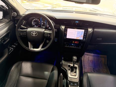 TOYOTA Hilux SW4 2.7 16V 4P FLEX SRV 7 LUGARES AUTOM�TICO, Foto 2