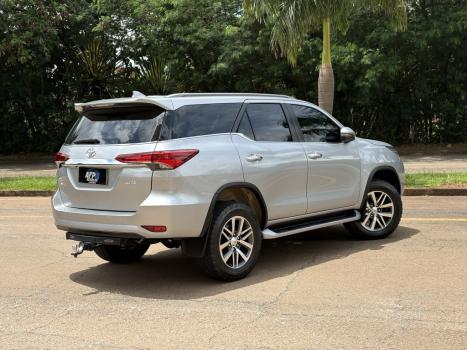 TOYOTA Hilux SW4 2.7 16V 4P FLEX SRV 7 LUGARES AUTOM�TICO, Foto 2