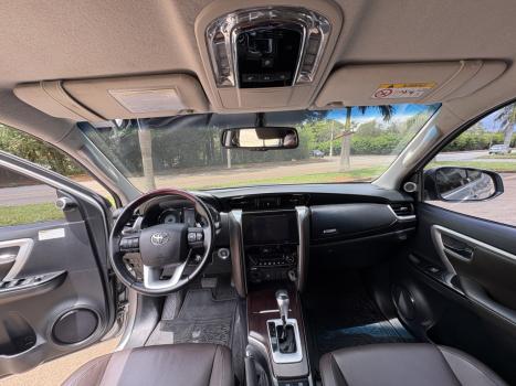 TOYOTA Hilux SW4 2.7 16V 4P FLEX SRV 7 LUGARES AUTOM�TICO, Foto 4