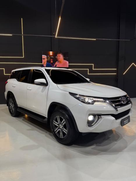 TOYOTA Hilux SW4 2.7 16V 4P SR FLEX AUTOM�TICO, Foto 1