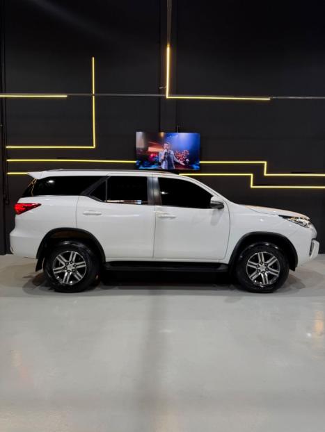 TOYOTA Hilux SW4 2.7 16V 4P SR FLEX AUTOM�TICO, Foto 2