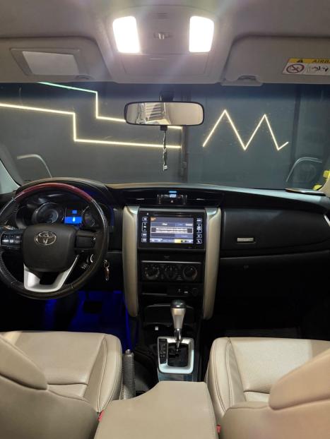 TOYOTA Hilux SW4 2.7 16V 4P SR FLEX AUTOM�TICO, Foto 6