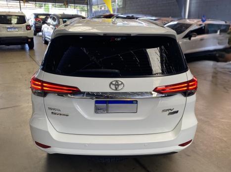 TOYOTA Hilux SW4 2.7 16V 4P FLEX SRV 7 LUGARES AUTOM�TICO, Foto 4