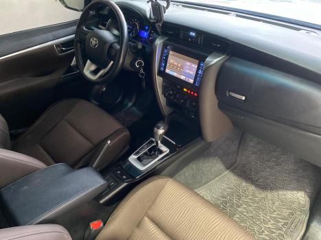 TOYOTA Hilux SW4 2.7 16V 4P SR FLEX AUTOMÁTICO, Foto 13
