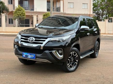 TOYOTA Hilux SW4 2.8 16V 4P SRX 4X4 7 LUGARES TURBO DIESEL AUTOMTICO, Foto 2