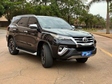 TOYOTA Hilux SW4 2.8 16V 4P SRX 4X4 7 LUGARES TURBO DIESEL AUTOMTICO, Foto 3
