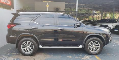 TOYOTA Hilux SW4 2.8 16V 4P SRX 4X4 7 LUGARES TURBO DIESEL AUTOMTICO, Foto 4