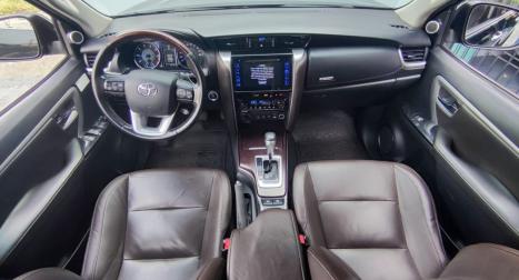 TOYOTA Hilux SW4 2.8 16V 4P SRX 4X4 7 LUGARES TURBO DIESEL AUTOMTICO, Foto 5
