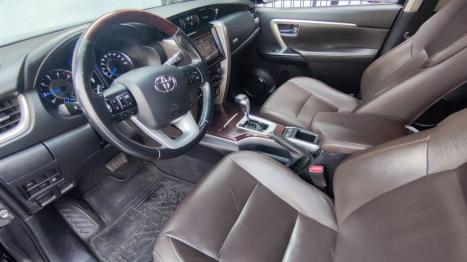 TOYOTA Hilux SW4 2.8 16V 4P SRX 4X4 7 LUGARES TURBO DIESEL AUTOMTICO, Foto 6