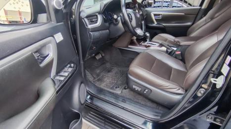 TOYOTA Hilux SW4 2.8 16V 4P SRX 4X4 7 LUGARES TURBO DIESEL AUTOMTICO, Foto 7