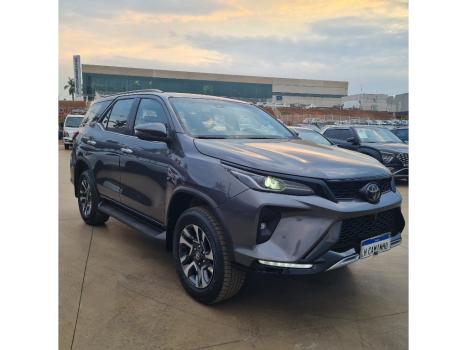 TOYOTA Hilux SW4 2.8 16V 4P SRX PLATINUM 4X4 7 LUGARES TURBO DIESEL AUTOMTICO, Foto 3