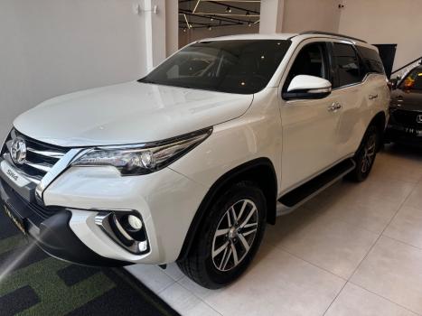 TOYOTA Hilux SW4 2.8 4P SRX 4X4 TURBO DIESEL AUTOMTICO, Foto 2