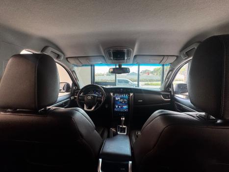TOYOTA Hilux SW4 2.8 4P SRX 4X4 TURBO DIESEL AUTOMTICO, Foto 6