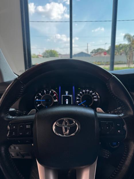 TOYOTA Hilux SW4 2.8 4P SRX 4X4 TURBO DIESEL AUTOMTICO, Foto 7