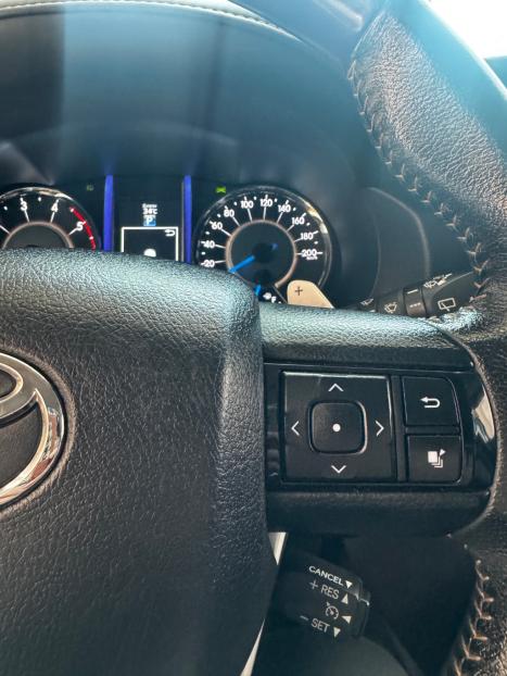 TOYOTA Hilux SW4 2.8 4P SRX 4X4 TURBO DIESEL AUTOMTICO, Foto 9