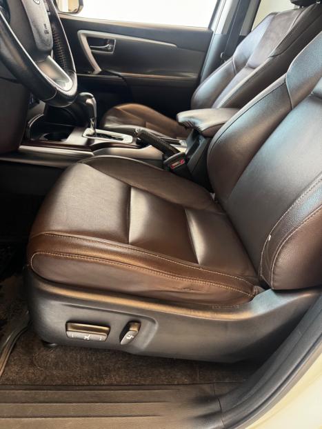TOYOTA Hilux SW4 2.8 4P SRX 4X4 TURBO DIESEL AUTOMTICO, Foto 11