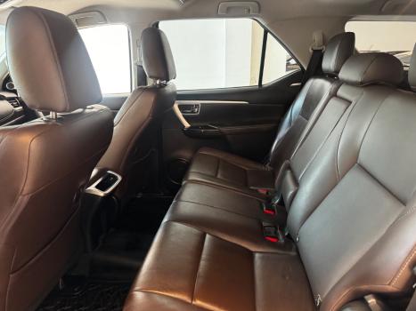 TOYOTA Hilux SW4 2.8 4P SRX 4X4 TURBO DIESEL AUTOMTICO, Foto 21