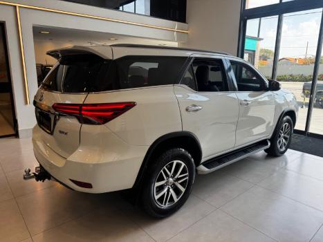 TOYOTA Hilux SW4 2.8 4P SRX 4X4 TURBO DIESEL AUTOMTICO, Foto 22