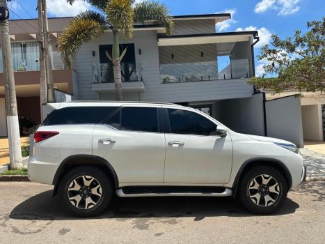 TOYOTA Hilux SW4 2.8 4P SRX 4X4 DIAMOND 7 LUGARES TURBO DIESEL AUTOMTICO, Foto 2