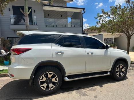 TOYOTA Hilux SW4 2.8 4P SRX 4X4 DIAMOND 7 LUGARES TURBO DIESEL AUTOMTICO, Foto 9