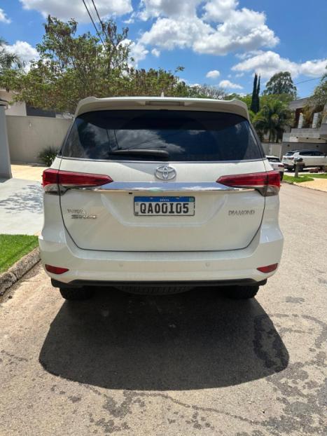 TOYOTA Hilux SW4 2.8 4P SRX 4X4 DIAMOND 7 LUGARES TURBO DIESEL AUTOMTICO, Foto 10