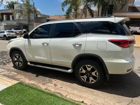 TOYOTA Hilux SW4 2.8 4P SRX 4X4 DIAMOND 7 LUGARES TURBO DIESEL AUTOMTICO, Foto 11