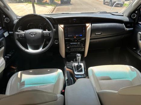 TOYOTA Hilux SW4 2.8 4P SRX 4X4 DIAMOND 7 LUGARES TURBO DIESEL AUTOMTICO, Foto 5