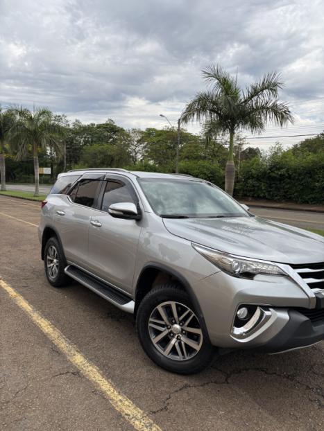 TOYOTA Hilux SW4 2.8 16V 4P SRX 4X4 7 LUGARES TURBO DIESEL AUTOMTICO, Foto 2