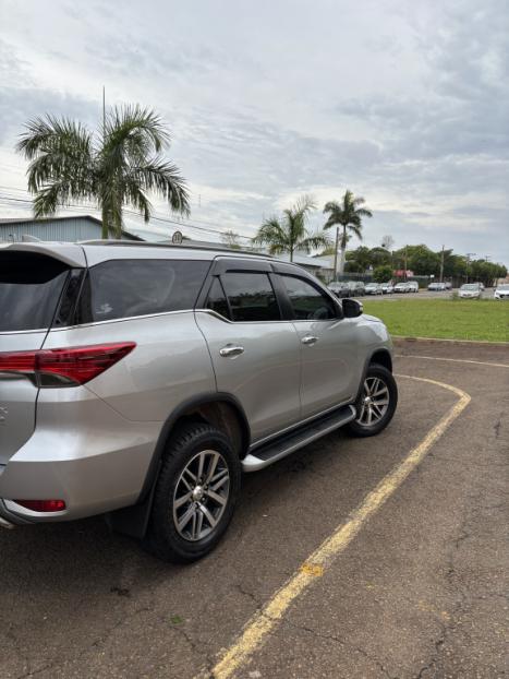 TOYOTA Hilux SW4 2.8 16V 4P SRX 4X4 7 LUGARES TURBO DIESEL AUTOMTICO, Foto 3